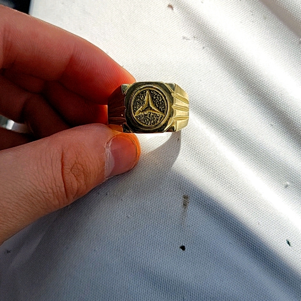 Mercedes gold ring